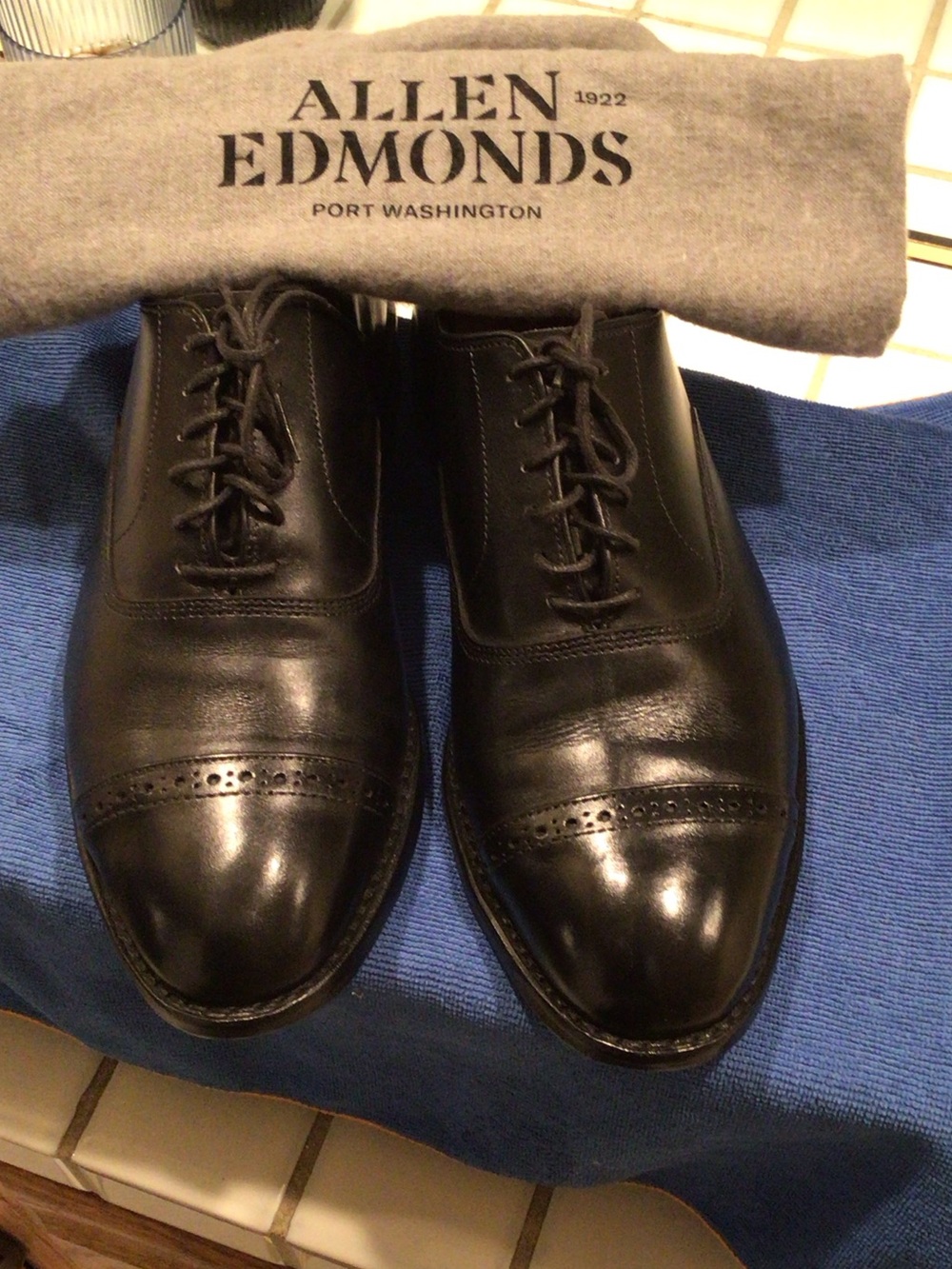 Allen Edmonds Black Leather Cap-Toe Oxfords with Broguing Fifth Avenue 9/3E wide